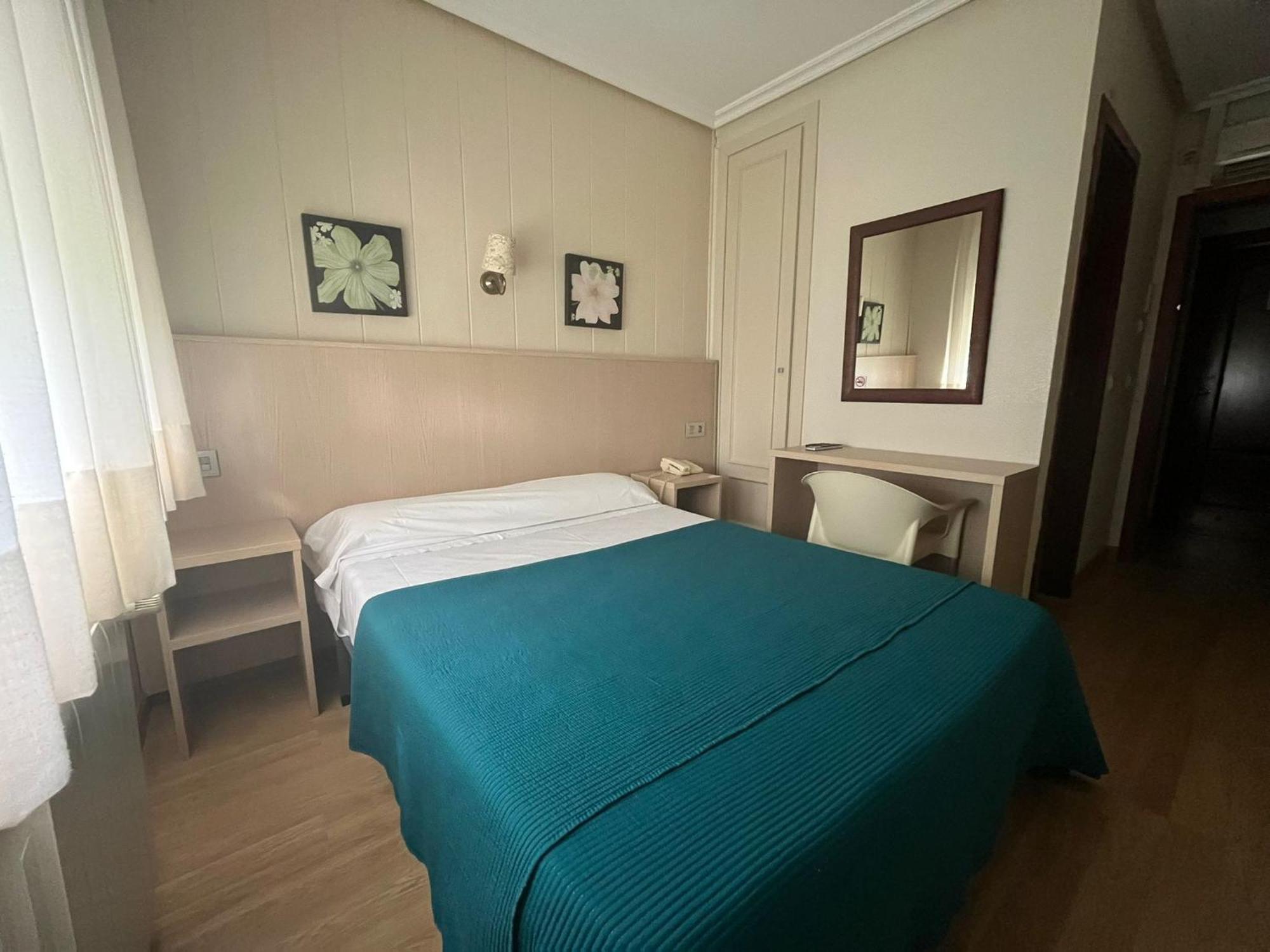 Hotel La Basilica Venta De Banos Екстер'єр фото